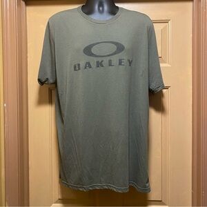 Mens army green Oakley short sleeve T shirt sz XXL NWT